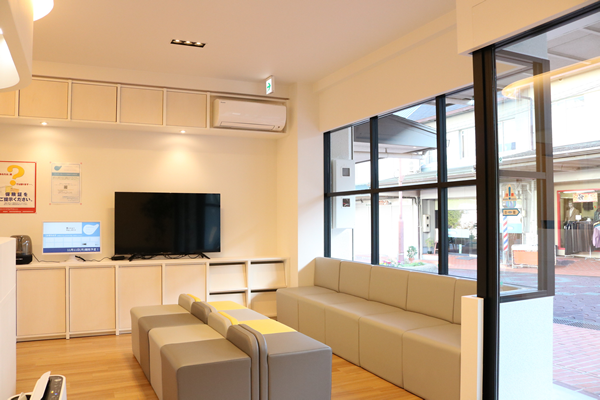 待合室｜耳鼻咽喉科さがわクリニック｜京都市西京区新林センター前にある耳鼻咽喉科